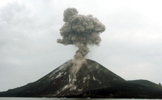 Gunung-Krakatau_1